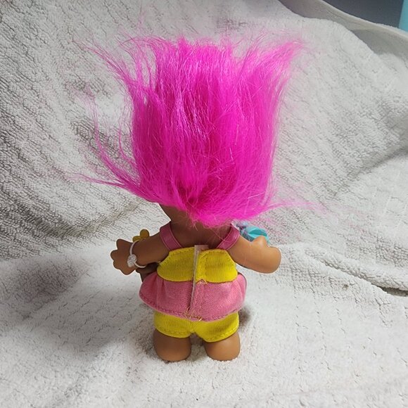 Vintage Russ Troll Doll Garden Girl with HOT PINK Hair Cute! - Picture 2 of 4